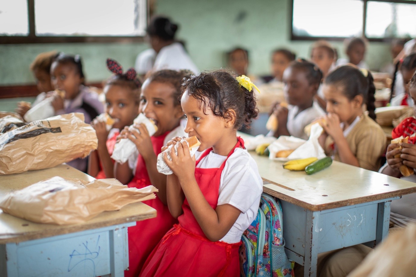 النساء والفتيات من بين أكثر من 12 مليون شخص يقدم لهم برنامج الأغذية العالمي مساعدات غذائية كل شهر في اليمن. تصوير: برنامج الأغذية العالمي / محمد ناشر