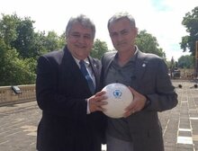 برنامج الأغذية العالمي يعين مدرب كرة القدم البرتغالي جوزيه مورينيو سفيراً لمكافحة الجوع