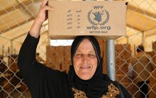 عجز التمويل يجبر برنامج الأغذية العالمي على الإعلان عن تقليص حجم مساعداته لعملياته الخاصة بالأزمة السورية