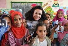 سفيرة البرنامج لمكافحة الجوع الفنانة هند صبري تزور مشروعات التغذية المدرسية في الفيوم