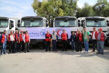 برنامج الأغذية العالمي يهدي منظمة الهلال الأحمر العربي السوري شاحنات وسترات واقية للمتطوعين
