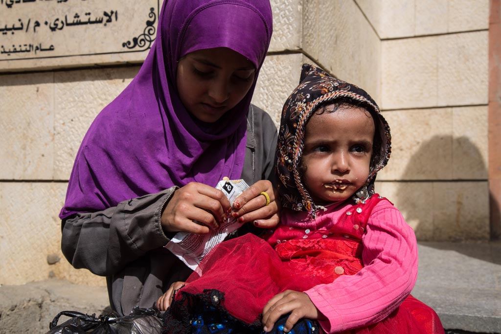 يقدم البرنامج مساعدات غذائية شهرية لما يزيد عن 11 مليون شخص، وهو ما ساهم حتى الآن في الحيلولة دون حدوث مجاعة في اليمن. صورة: برنامج الأغذية العالمي