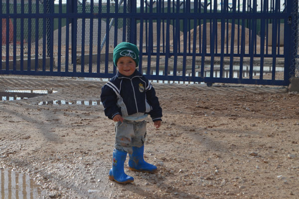اليونيسف وبرنامج الأغذية العالمي يطلقان حملة الشتاء لدعم الأطفال السوريين في مخيمي الزعتري والأزرق بالأردن