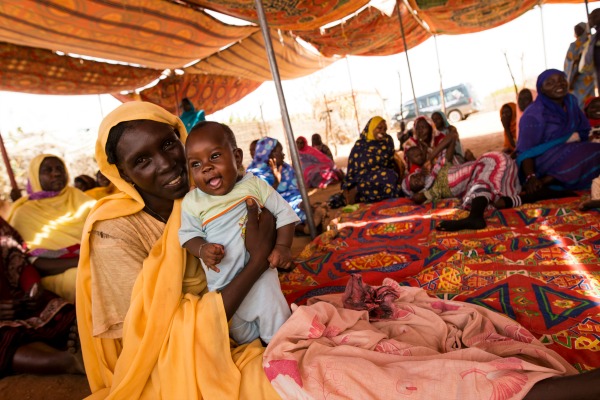 برنامج الأغذية العالمي يطلق مشروعاً مبتكراً لتقديم مساعدات نقدية في دارفور بدعم من المعونة البريطانية