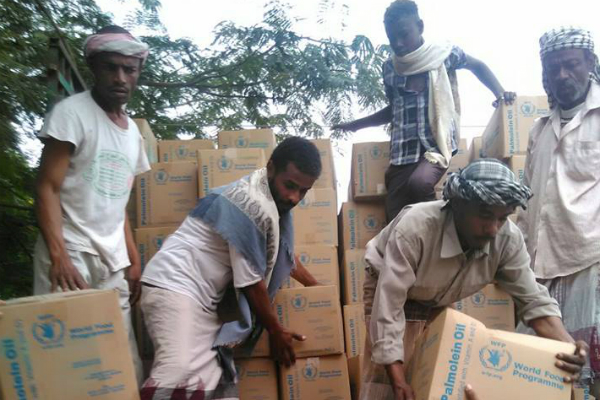 برنامج الأغذية العالمي يرسل قوافل إغاثة إلى مدينة تعز اليمنية لتجنب حدوث أزمة إنسانية وشيكة