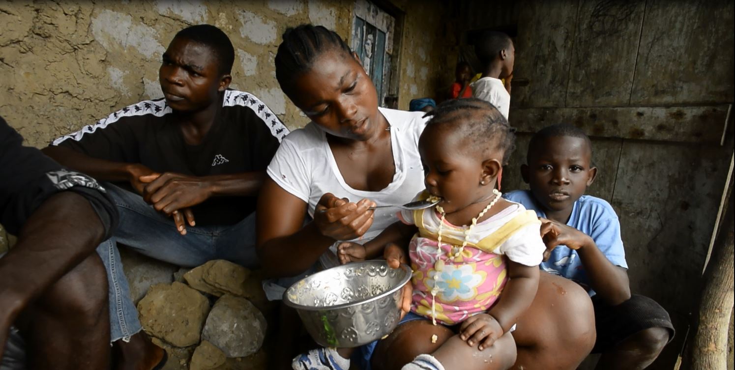 برنامج الأغذية العالمي يسرع في نقل المساعدات اللوجستية والغذائية براً وبحراً وجواً للتصدي لمرض الإيبولا