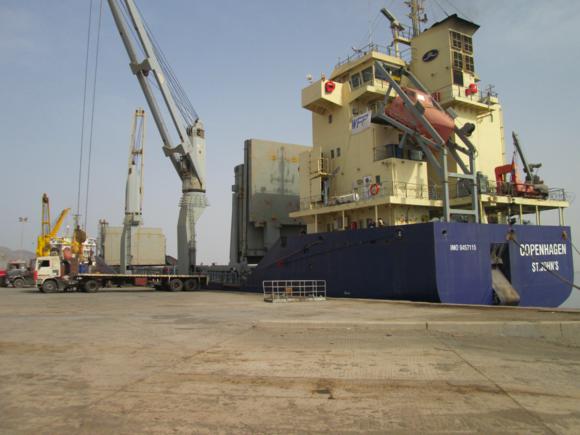 سفينة جديدة لبرنامج الأغذية العالمي تصل الى ميناء عدن محملة بالوقود اللازم للعمليات الإنسانية