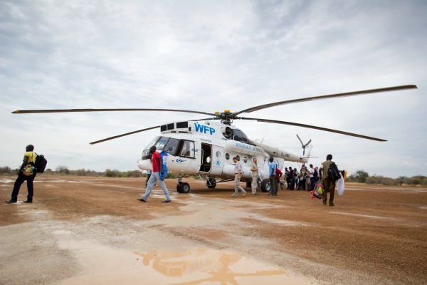 دعم المانحين يساعد برنامج الأغذية العالمي على مواصلة تقديم رحلات الخدمات الجوية الانسانية عبر السودان