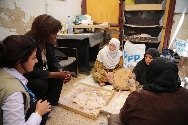 المدير التنفيذي لبرنامج الأغذية العالمي في زيارة إلى سوريا لمتابعة عمليات توزيع المساعدات الغذائية