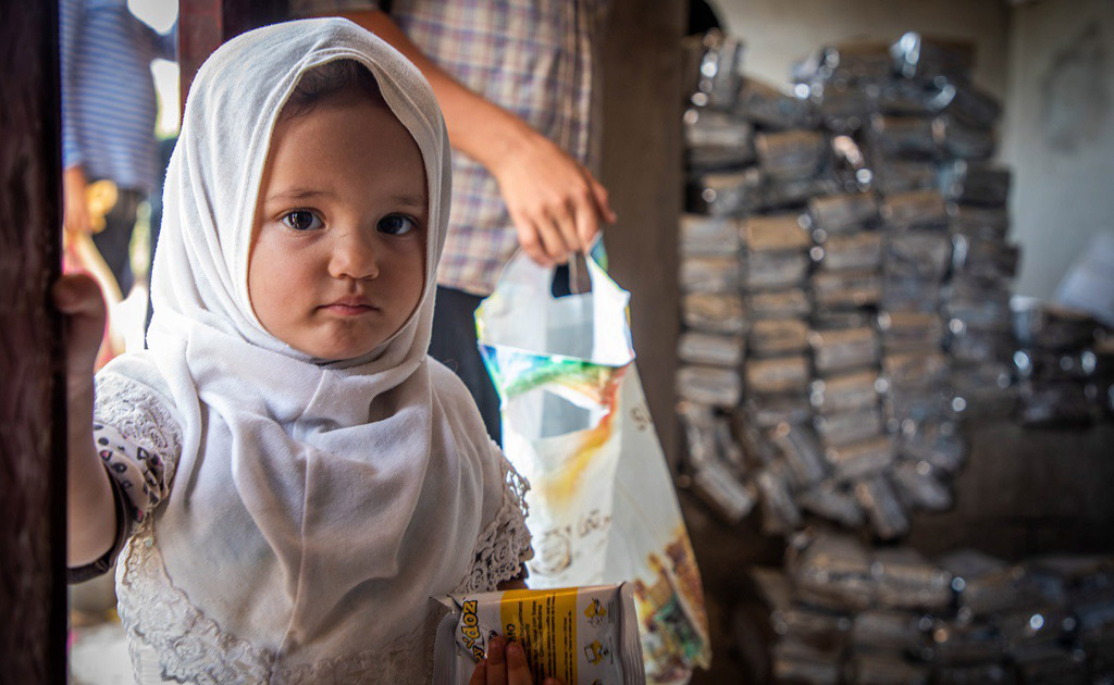 في اليمن، تساعد مجموعات الأكياس الفردية على الحد من هدر المكملات الغذائية المستخدمة لمكافحة سوء التغذية عند الأطفال. صورة: برنامج الأغذية العالمي/محمد عوض