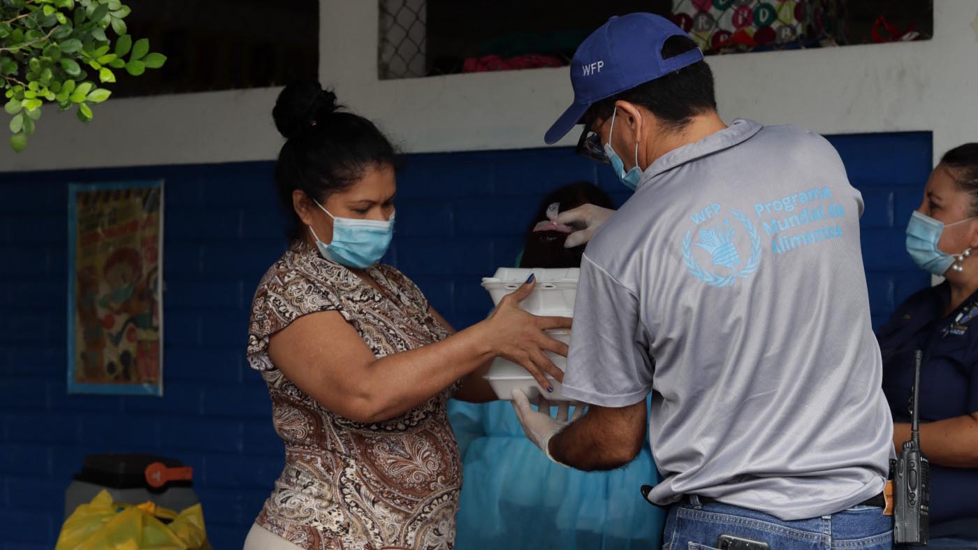 السلفادور: برنامج الأغذية العالمي يساعد السكان في أعقاب عاصفة شهر مايو الاستوائية "أماندا". الصورة: برنامج الأغذية العالمي/ديفيد فرنانديز