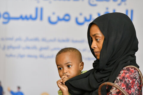 مصر: كيف يسجل برنامج الأغذية العالمي لاجئين من السودان للحصول على منح نقدية في ثلاث دقائق