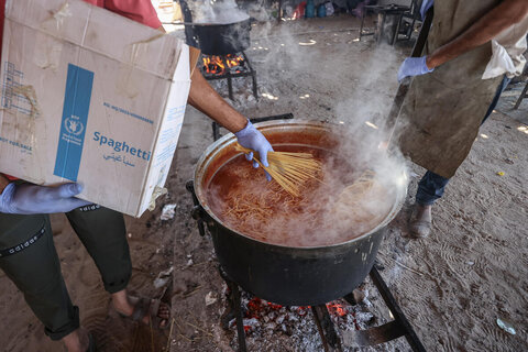 آخر المستجدات من غزة: برنامج الأغذية العالمي يستهدف المطابخ المجتمعية لتوفير الوجبات الساخنة مع تضاؤل الإمدادات وإغلاق المخابز في رفح