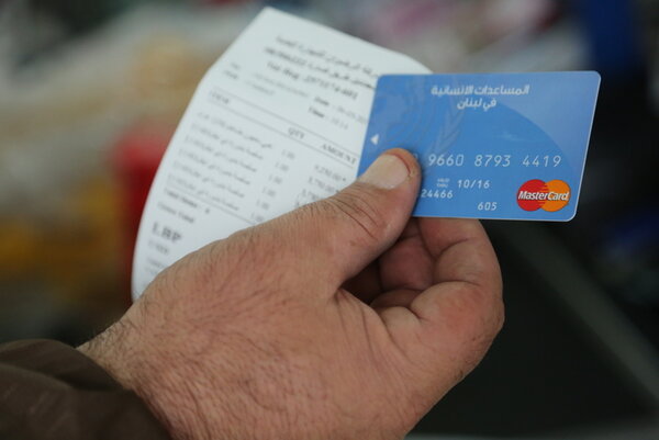 قسائم برنامج الأغذية العالمي لإطعام اللاجئين السوريين توفّر فرص عمل وتدعم الاقتصاد اللبناني