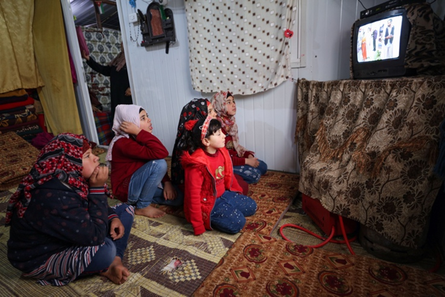 A TV is powered by the camp’s limited few hours of electricity. WFP/Mohammad Batah