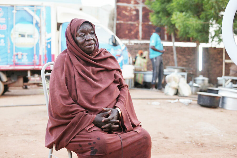 تتذكر عوضية ليلتها الأخيرة في الخرطوم وهروبها إلى مدني. الصورة: برنامج الأغذية العالمي/مو صلاح
