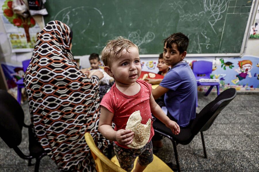 A little boy in Gaza with all-to-scarce bread. WFP-supported bakeries are running out of flour and fuel. Photo: WFP/Ali Jadallah