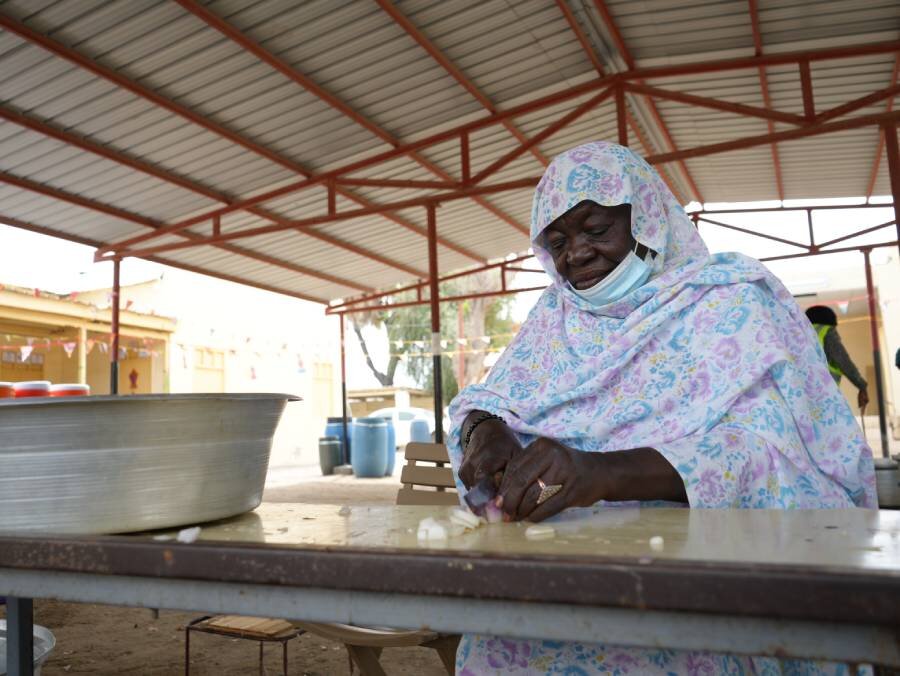 Renown tea vendor and activist Awadiya runs a soup kitchen in Port Sudan for vulnerable Sudanese. Photo: WFP/Leni Kinzli