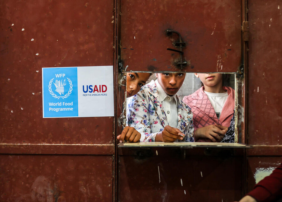 Children line up for bread in central Gaza in April. All bakeries in the southern city of Rafah, have shut down. Photo: WFP/Ali Jadallah