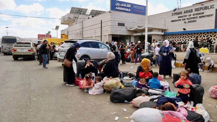 Conflict-displaced people from Lebanon stream into Syria, seeking safety. Photo: WFP/Mohammed Awadh