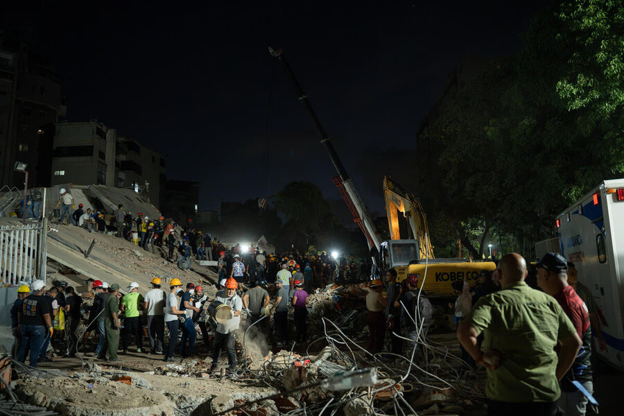 Workers removing piles of rubble from Venezuela's earthquakes. Photo: WFP/Gustavo Vera