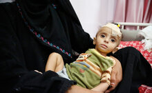 يظل اليمن يمثل أكثر الأزمات الإنسانية تعقيداً وتحدياً في العالم، حيث دفع الصراع الذي استمر على مدار أربع سنوات ملايين اليمنيين إلى حافة المجاعة. صورة: برنامج الأغذية العالمي/ريم ندا