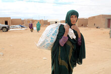 إسبانيا تواصل تقديم المساعدات الغذائية إلى لاجئي الصحراء الغربية في الجزائر