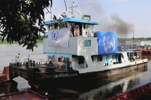 القوارب النيلية تنقل المساعدات الغذائية في جنوب السودان