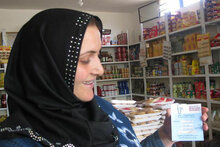 برنامج الأغذية العالمي يبدأ توزيع القسائم الغذائية للاجئين السوريين في لبنان