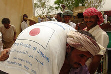 برنامج الأغذية العالمي يشكر اليابان على مساهمة قدرها 5.6 مليون دولار أمريكي للنازحين الذين يعانون انعدام الأمن الغذائي في اليمن