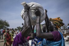 توزيع مساعدات غذائية بإحدى المقاطعات بجنوب السودان