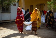 برنامج الأغذية العالمي يدعو إلى توفير وصول عاجل وآمن لإطعام الملايين في السودان مع احتدام القتال في جميع أنحاء البلاد