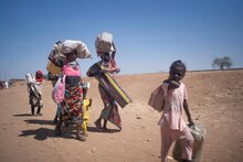 الصراع في السودان يُلقي بظلاله على المنطقة مع ارتفاع معدلات النزوح والجوع وسوء التغذية