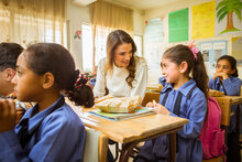 جلالة الملكة رانيا العبدالله في زيارة لمشروع المطبخ الانتاجي للتغذية المدرسية في الأردن