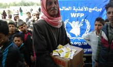 قافلة لبرنامج الأغذية العالمي تصل مدينة سورية محاصرة منذ عامين