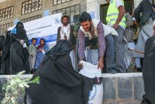 برنامج الأغذية العالمي يدعو لهدنة ثابتة لإيصال الغذاء إلى مناطق النزاع في اليمن
