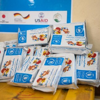 WFP High Energy Biscuits (HEBs) at Foqom School in Aden, Yemen. Photo: WFP/Hebatallah Munassar